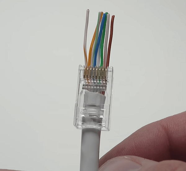 Connector pushed on the cable 
